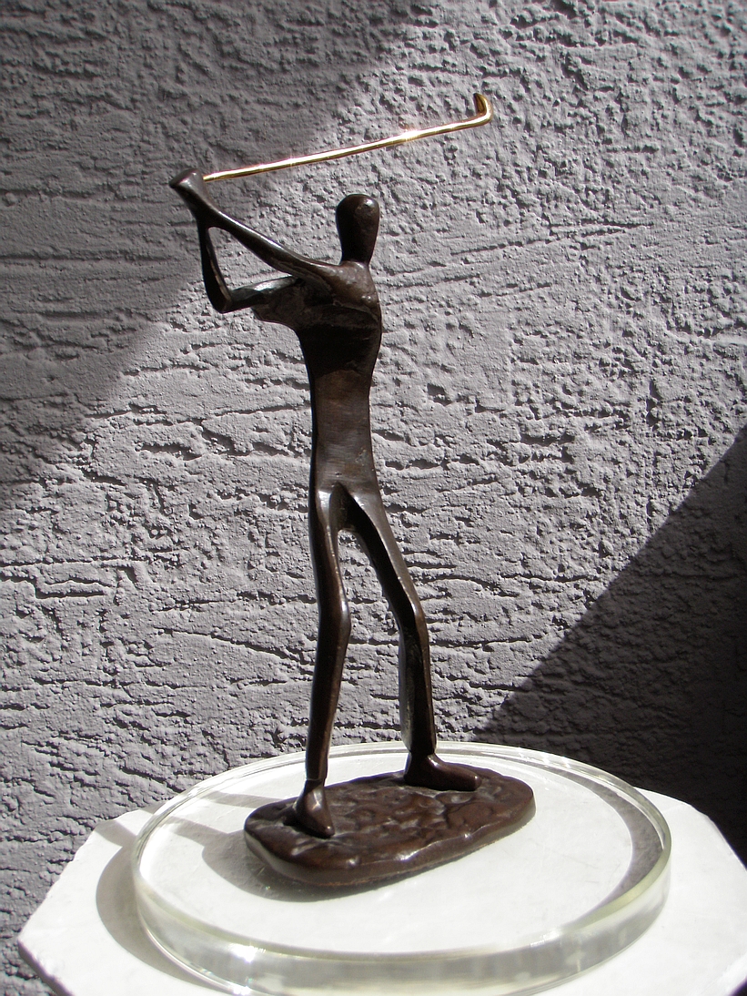 Golfspieler mit vergoldetem Golfschl�ger - 28 x15 x 7 cm - um 1990 - 59 € mtl./K 450 €